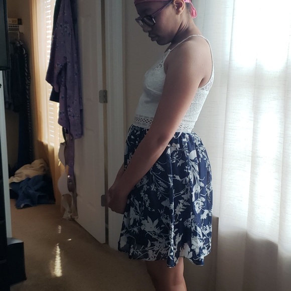 Dress - Picture 3 of 4